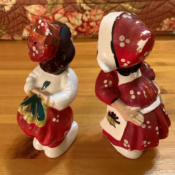 Vintage Wales Norwich kissing Dutch salt & pepper shakers, good condition - Picture 9 of 11